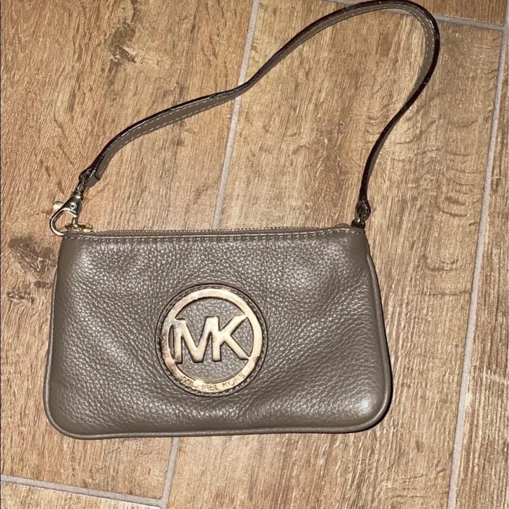 Michael kors wristlet